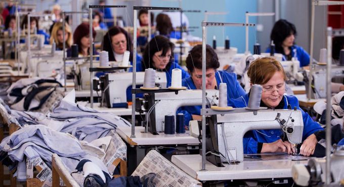 1.2 milione te punesuar ne Shqiperi - INSTAT: Rreth 60 per qind e tyre punetore te thjeshte